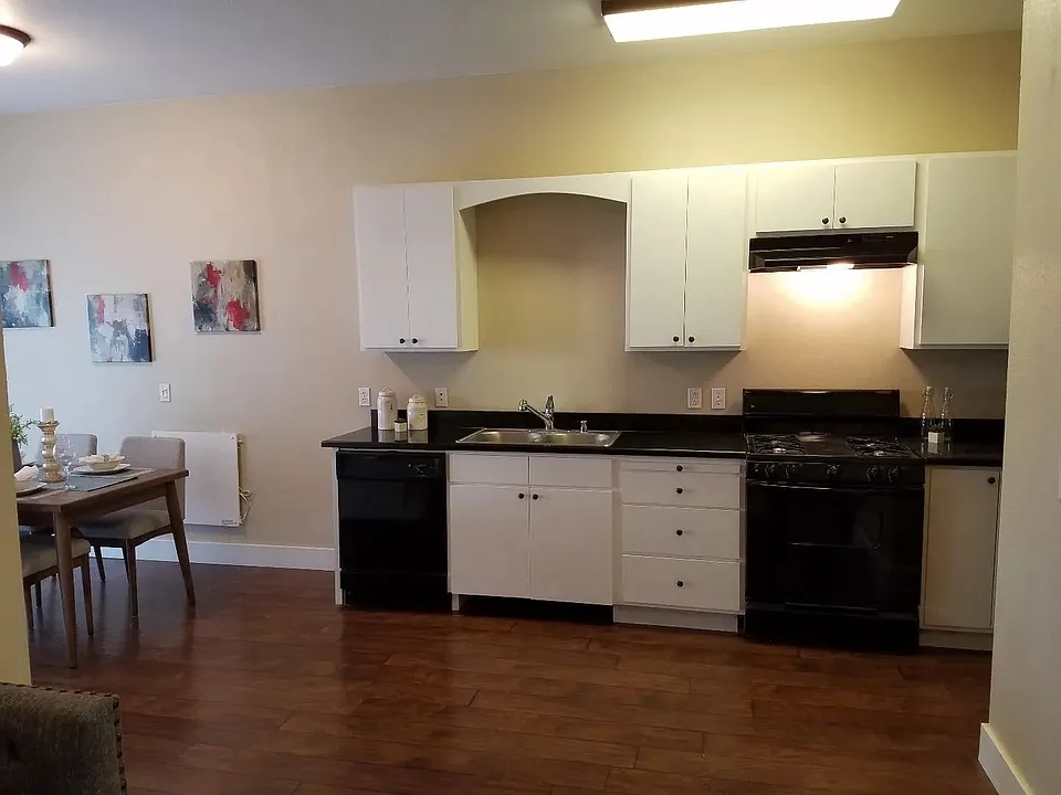 605 Pacific Ave #102