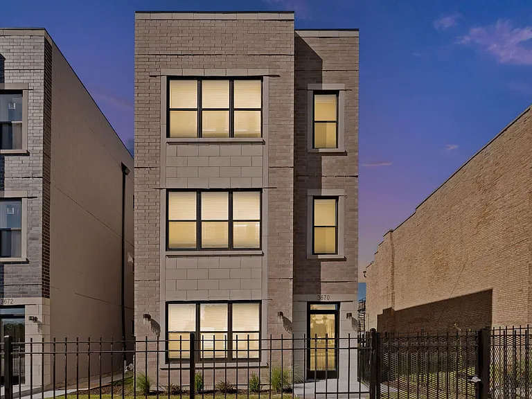 3670 S Indiana Ave #2 — Photo 1