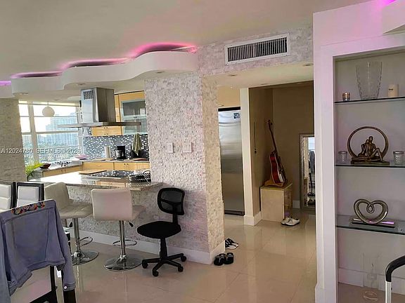 5th image of 18081 Biscayne Blvd APT 1904