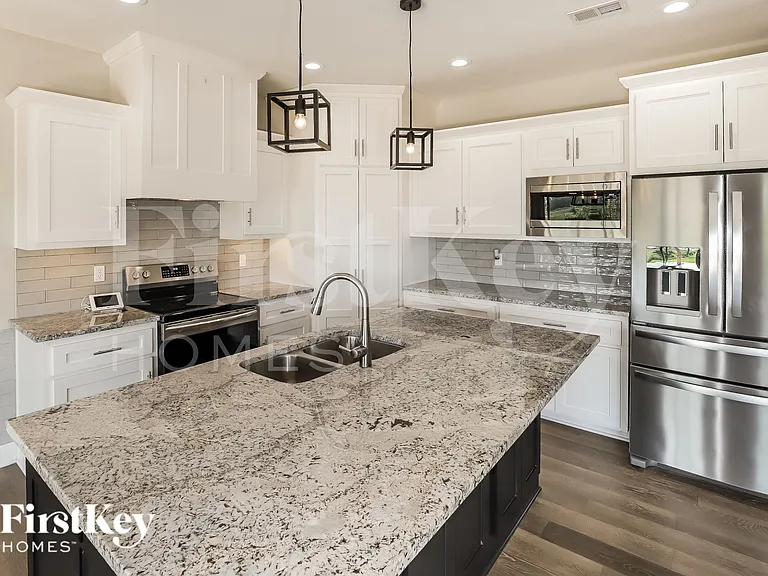 2513 Windmill Dr — Photo 6