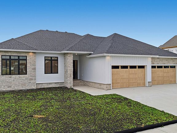 2nd image of 1089 Hickory Ln