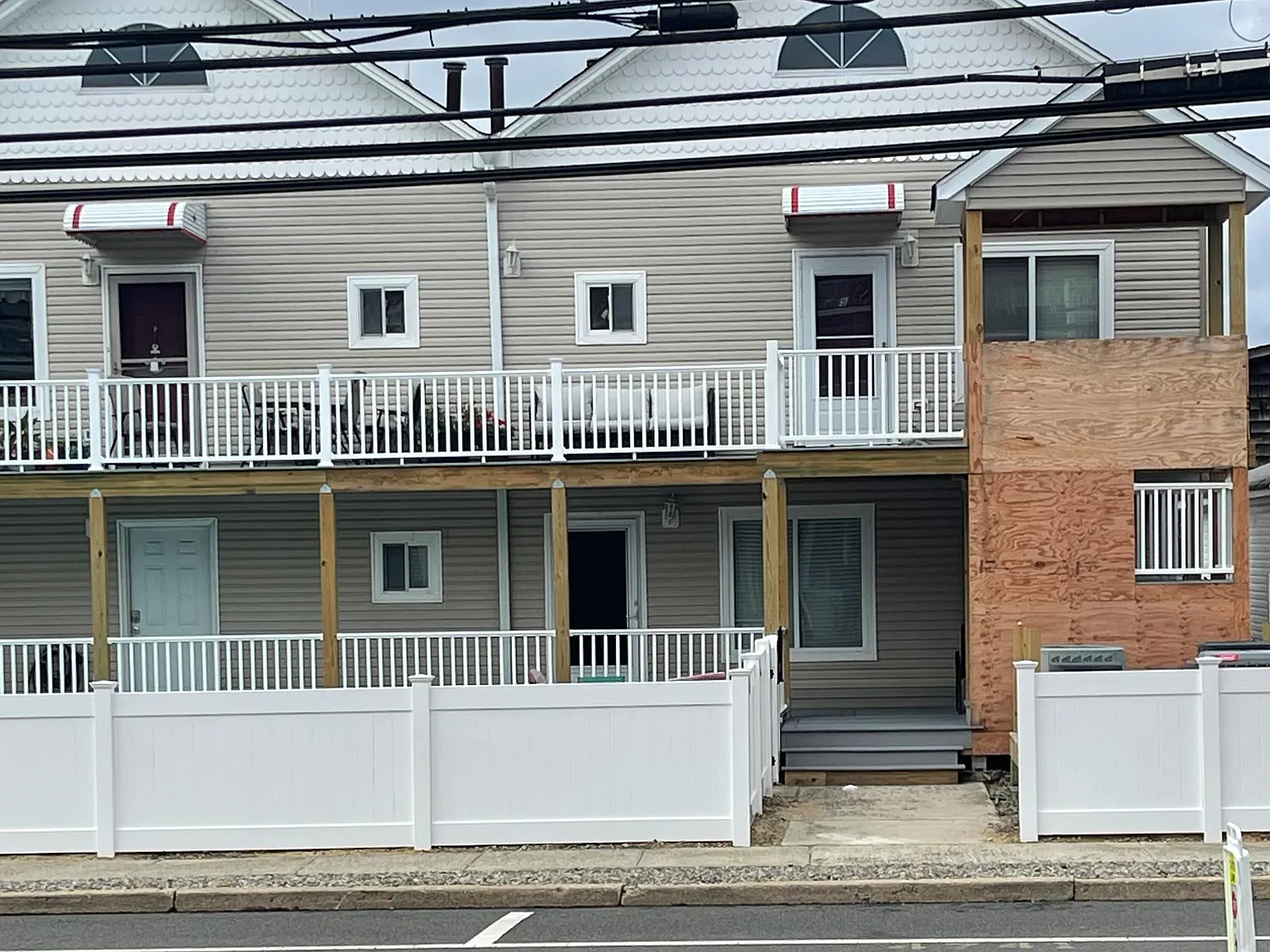 3 bed, 790 sqft, $2,100 — Photo 2