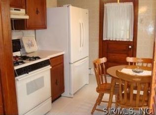 322 E Pearl St, Staunton, IL 62088