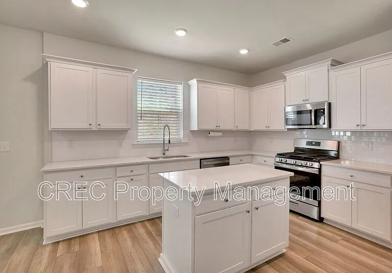 146 Red Bluff St — Photo 5