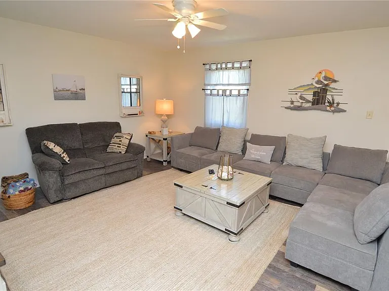 121 Seahorse Dr SE #C — Photo 19