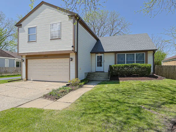 2842 Garden Dr, Lisle, IL 60532