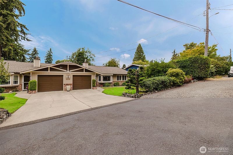 2nd image of 3614 3616 Crestview Drive W