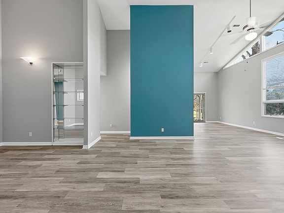 5th image of 1278 Village Green Dr