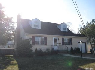 242 N Albany Ave, North Massapequa, NY 11758