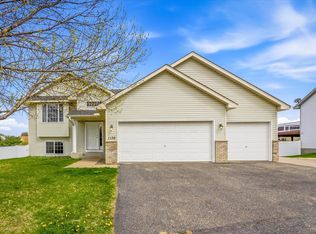 1136 Pioneer Trl SE, Cambridge, MN 55008