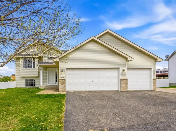 1136 Pioneer Trl SE, Cambridge, MN 55008