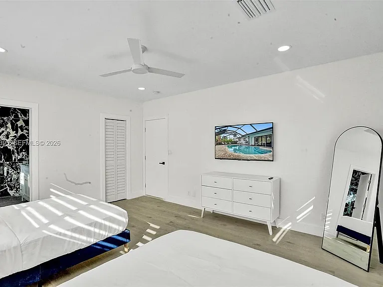 1141 N Northlake Dr — Photo 56