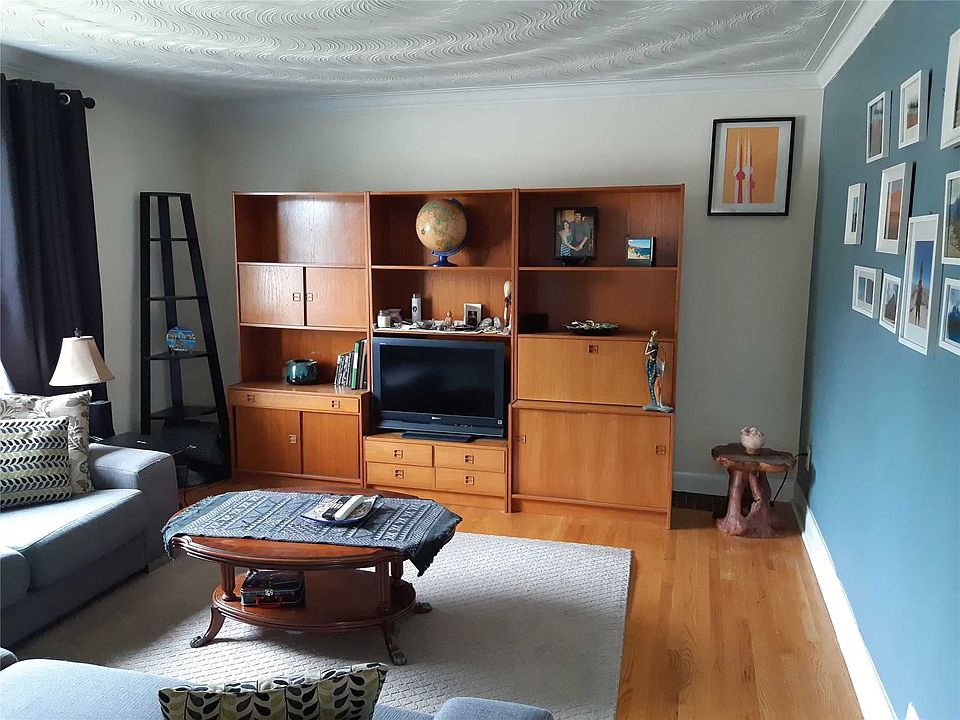 2nd image of 14 Handel St
