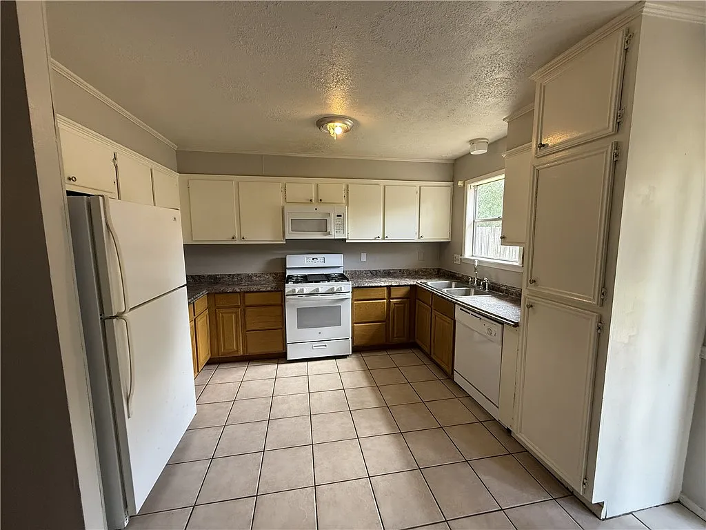 4 bed, 1660 sqft, $1,750 — Photo 3