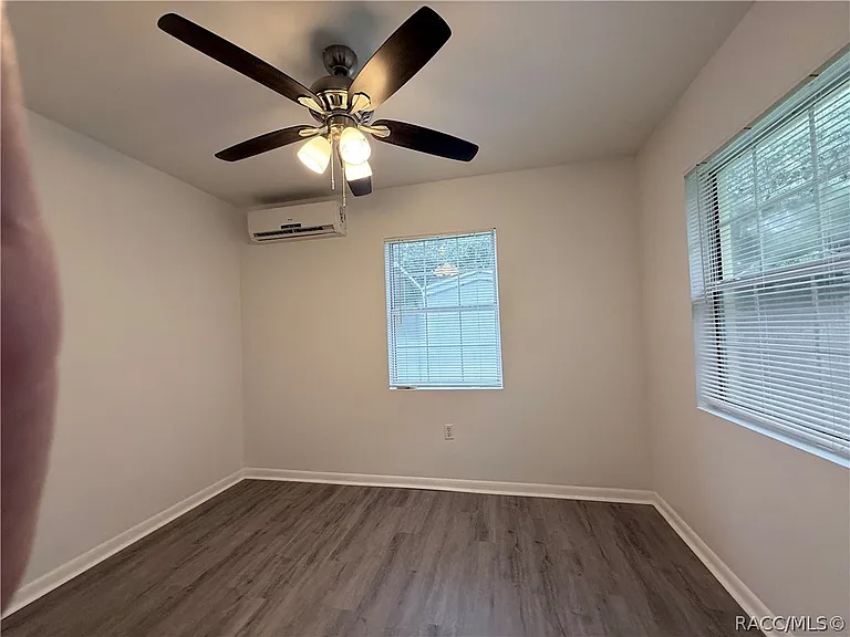 10715 N Northcut Ave — Photo 26