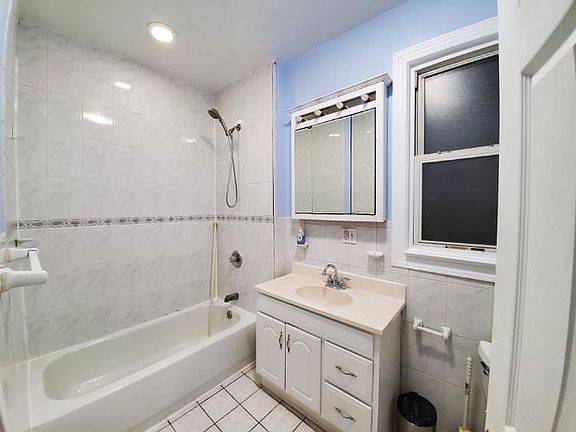 5th image of 277 Boyd Ave
