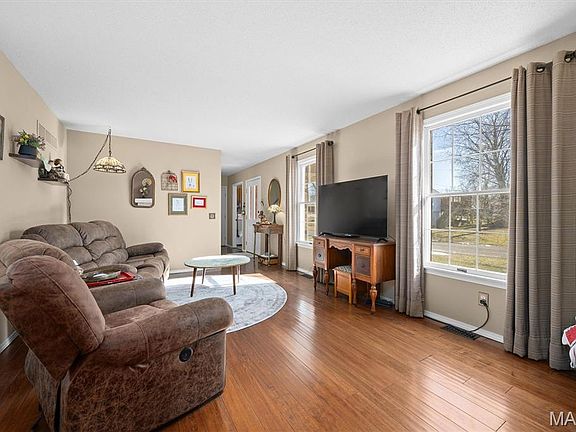 5th image of 170 Sunray Dr