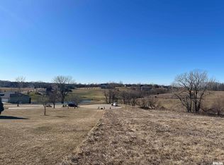 3035 Valley View Ct, Clinton, IA 52732