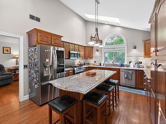 2nd image of 2204 Springwood Dr