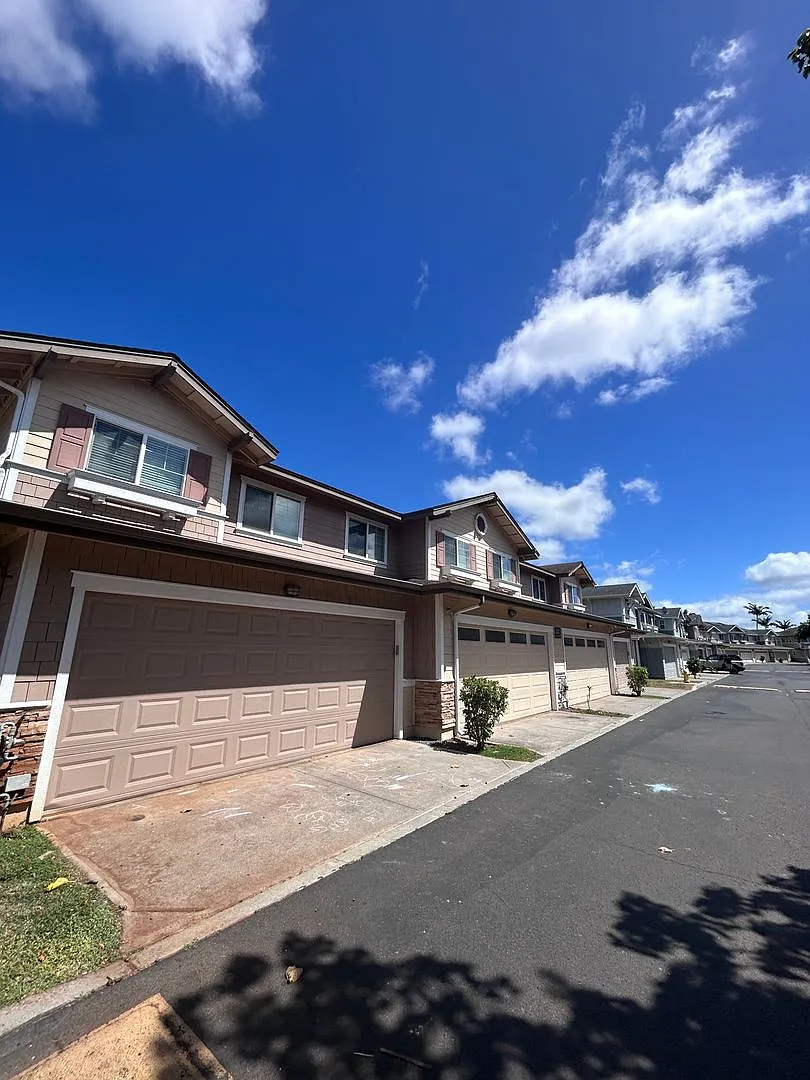 Spacious Spinnaker Place 3-Bedroom Townhome with Central AC & 2-Car Garage — Photo 1