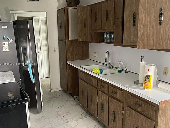 5th image of 4200 Hillcrest Dr APT 401