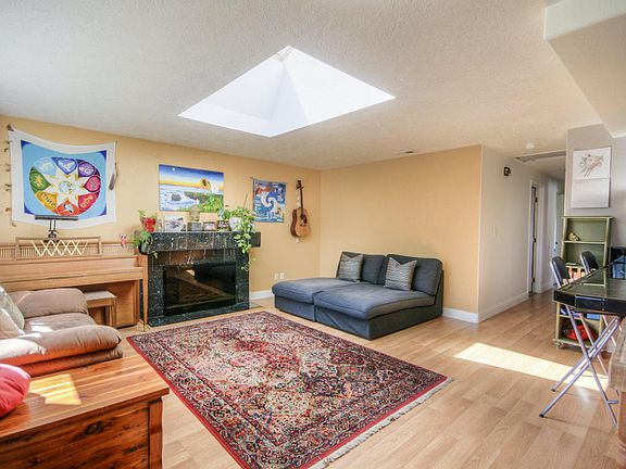 3rd image of 405 NE 10th Ct