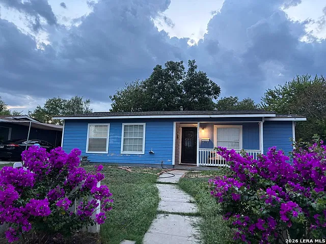 3 bed, 1.0 bath, 1204 sqft, $1,400 — Photo 1
