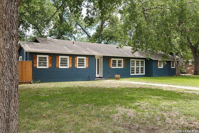 3 bed, 1.0 bath, 1738 sqft, $1,800 — Photo 1
