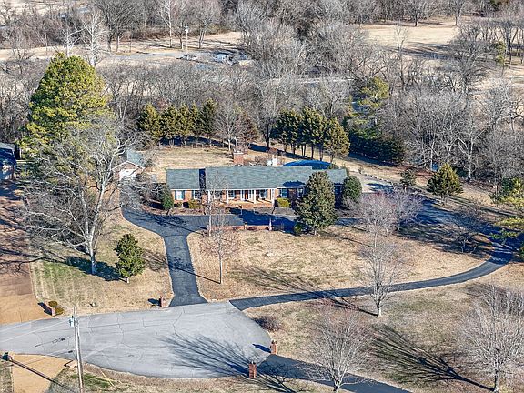 4th image of 139 Sugar Creek Ln