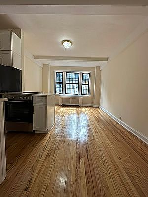 1st image of 134 W 58th St APT 1506
