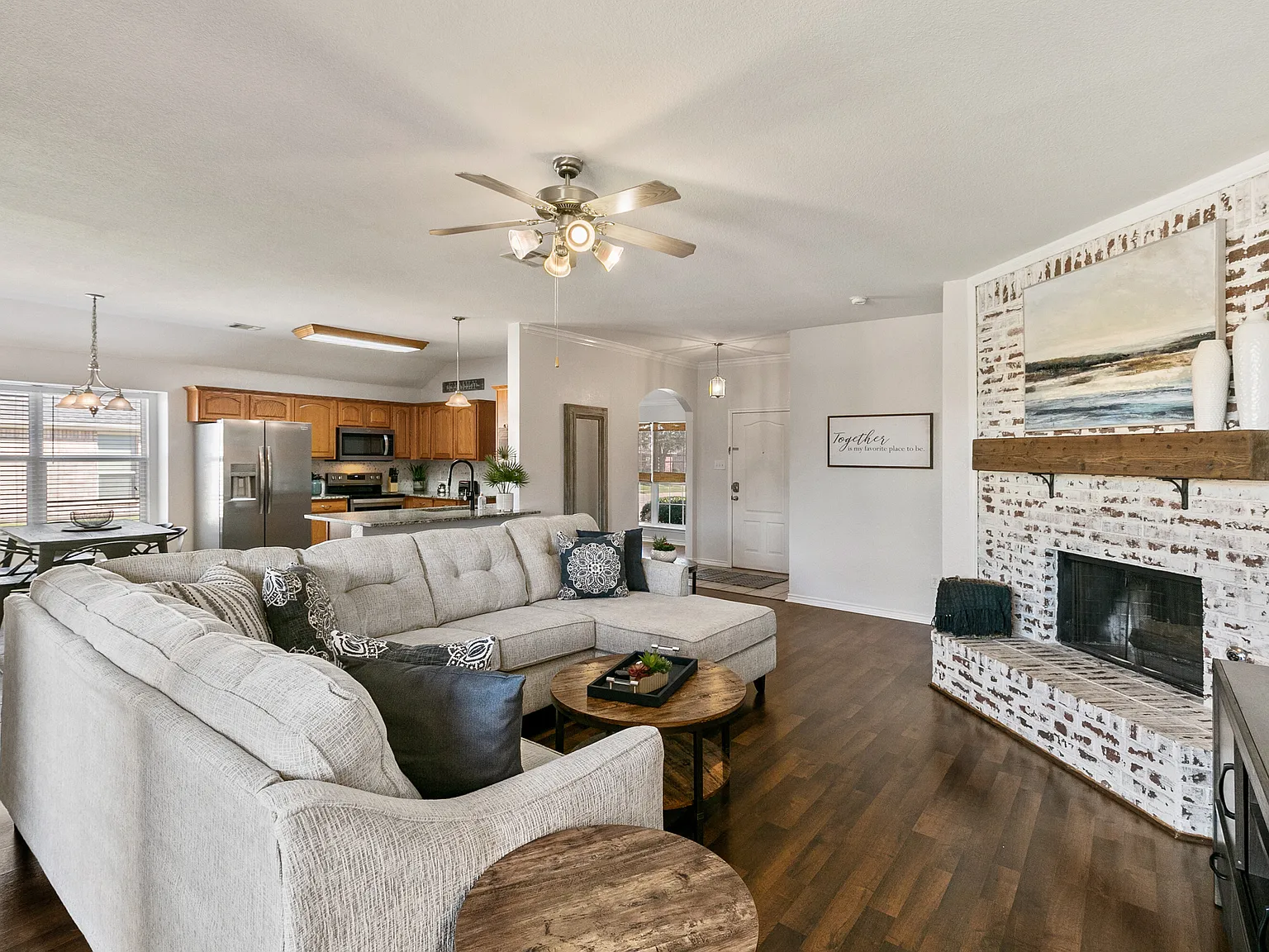 3 bed, 1831 sqft, $7,938 — Photo 3
