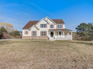 2 Taconic Ct, Wading River, NY 11792