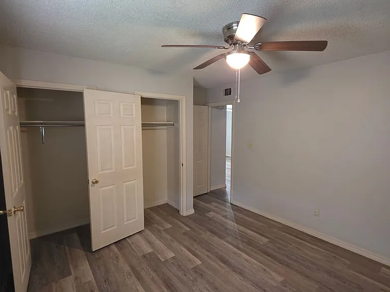 600 E 8th St #1 — Photo 10