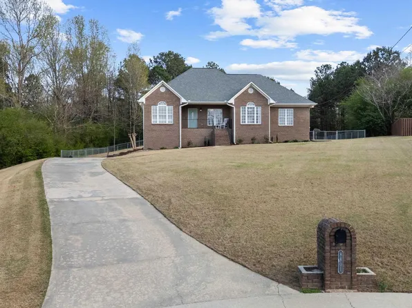 8801 Deerbrook Cir, Gardendale, AL 35071