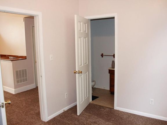 2nd image of 1605 Hoyt Ave