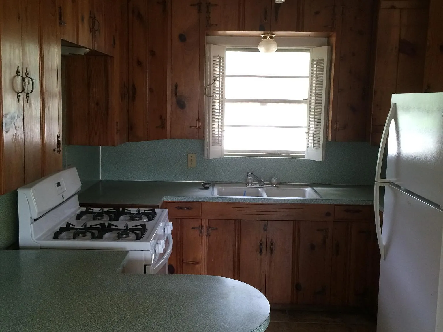 2 bed, 1000 sqft, $1,300 — Photo 2
