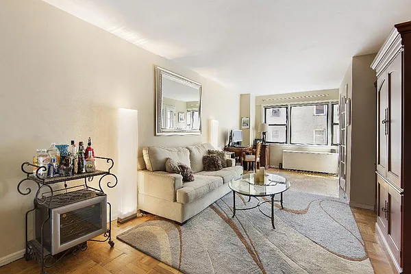 Sold by Real Direct | media 8