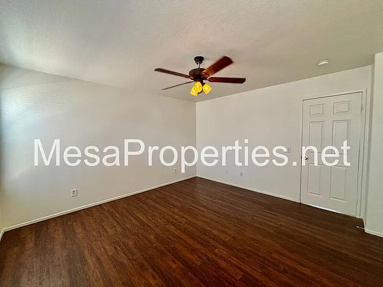 15083 Brown Ln — Photo 9