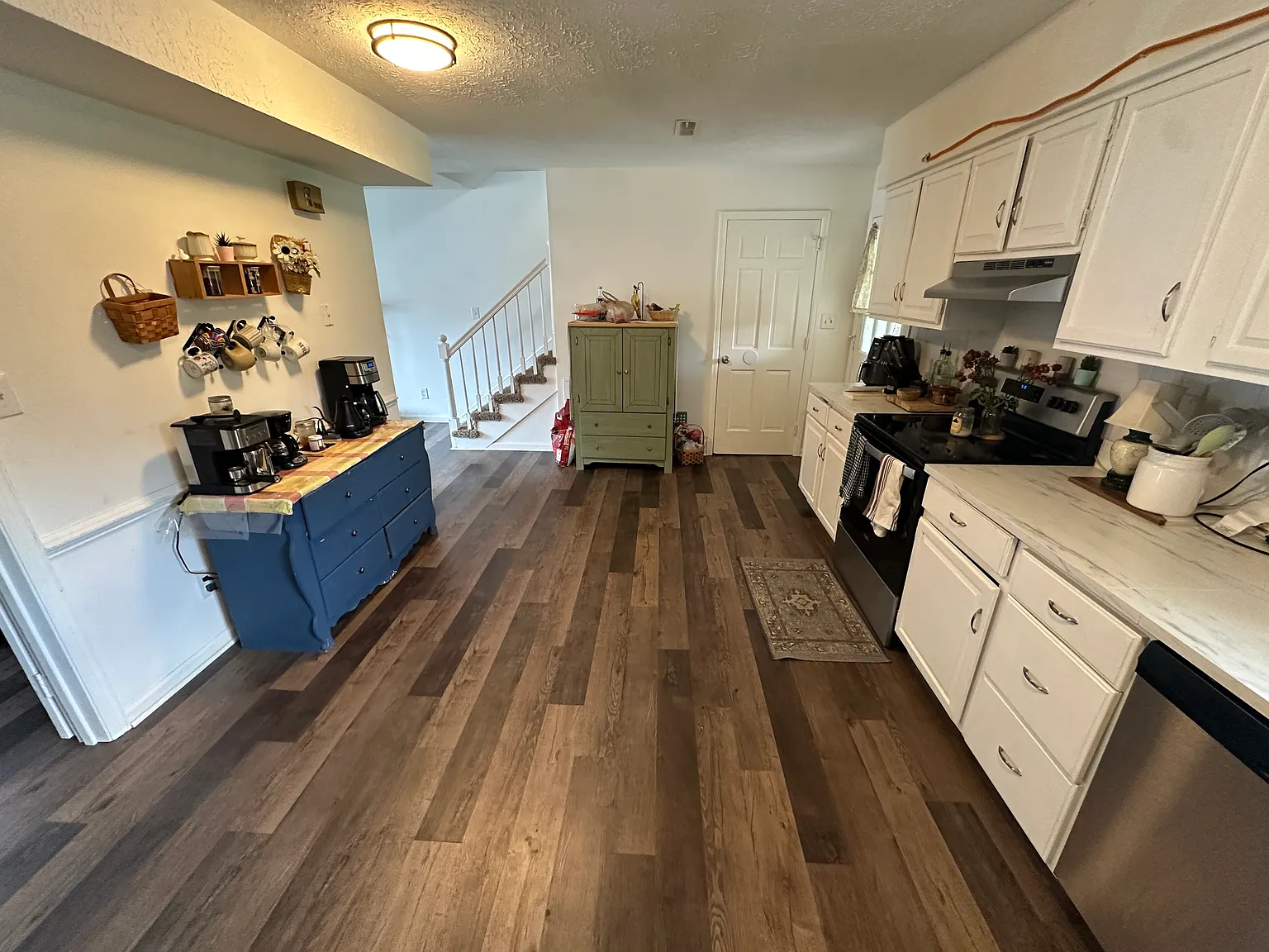 3 bed, 1.5 bath, 1400 sqft, $1,300 — Photo 4