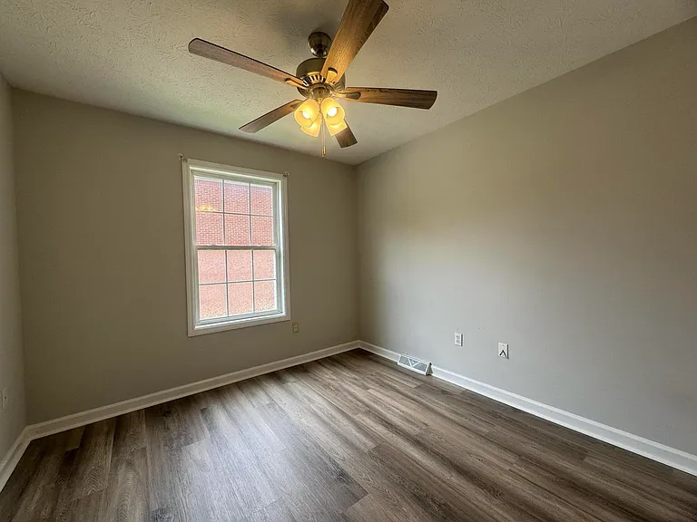 125 Woods Trl — Photo 5