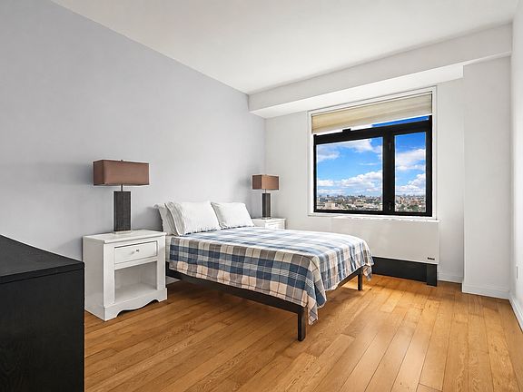 4th image of 11-02 49th Ave #Penthouse 10n