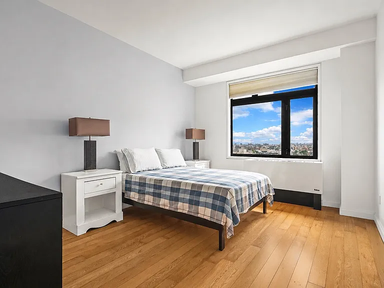 11-02 49th Ave #Penthouse 10N — Photo 5