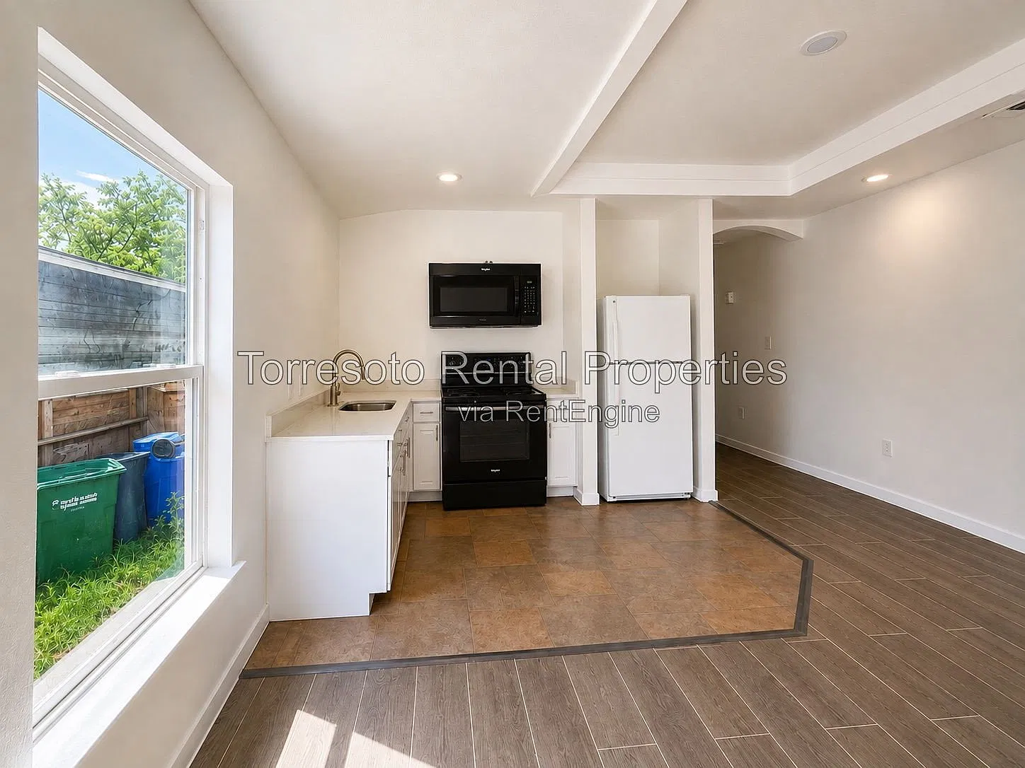 2 bed, 1.0 bath, 677 sqft, $1,400 — Photo 2