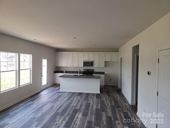 5th image of 169 Salem Springs Ln