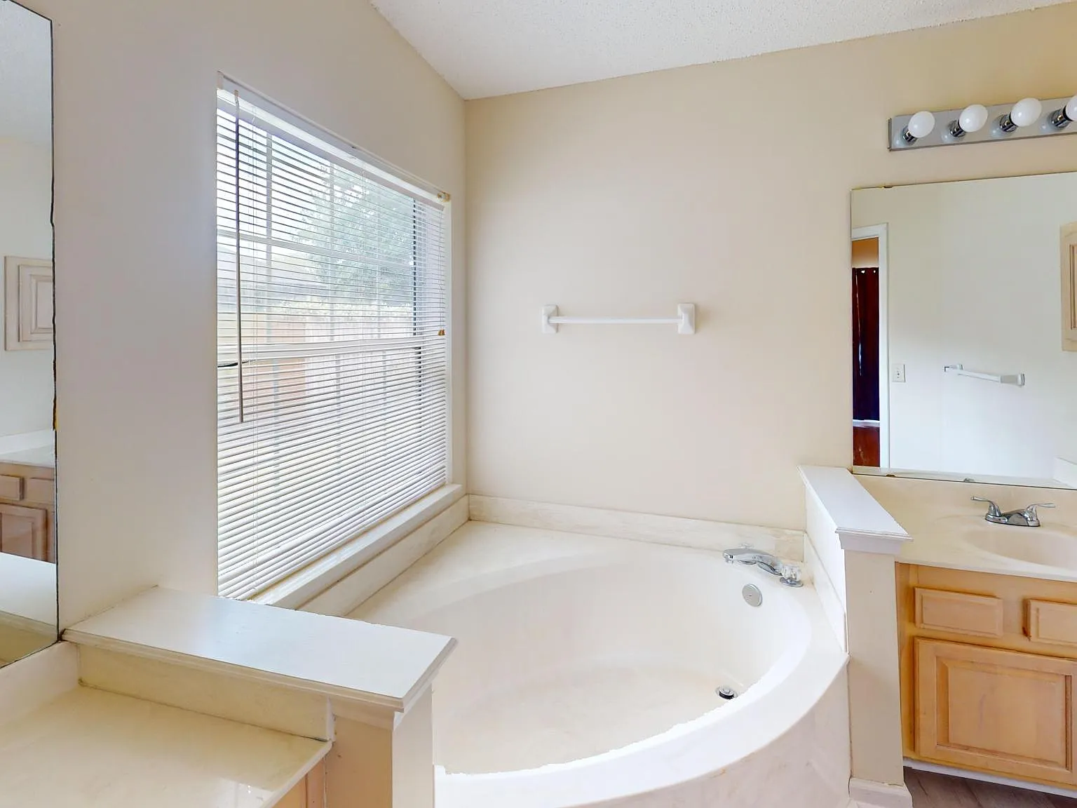 3 bed, 1805 sqft, $2,175 — Photo 4