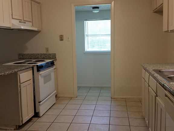 4th image of 211 Blair Ln