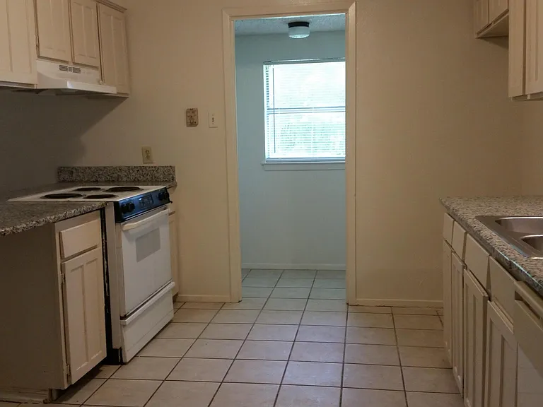 211 Blair Ln — Photo 4