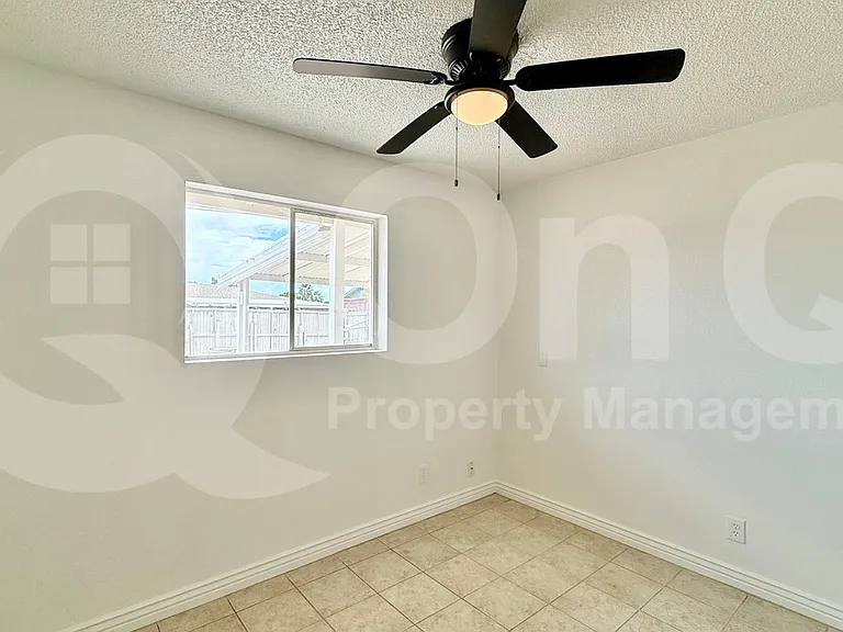 1043 E 10th Ave — Photo 15