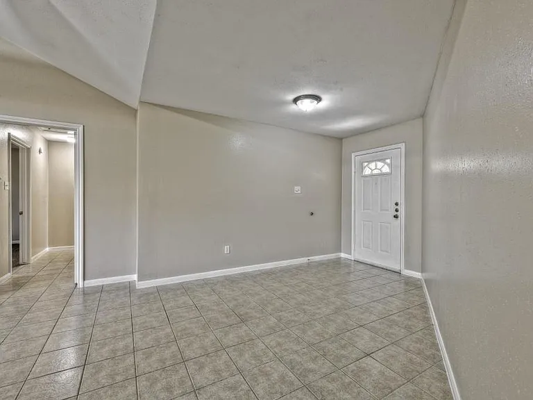 2327 Shadbury Ct — Photo 3