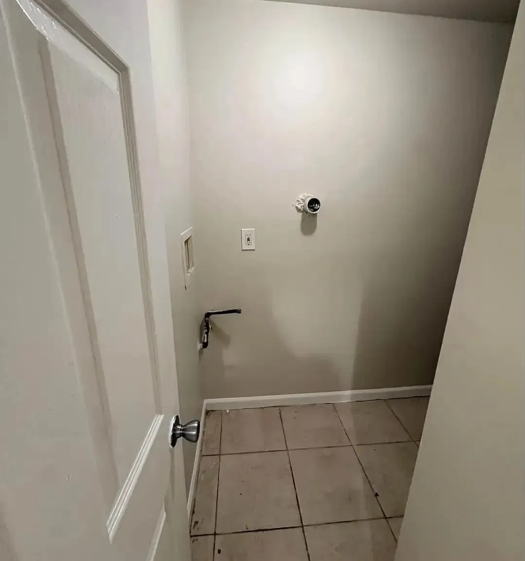 4 bed, $2,450 — Photo 2